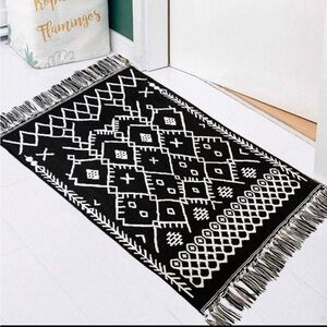 Black and White Geometric Pattern Fringe Tassel Accent Rug NEW 🏷️